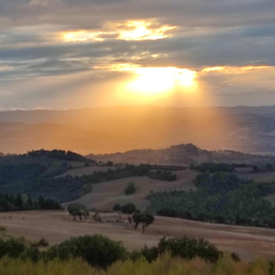 B&B Casale Roshlee Gualdo Cattaneo Εξωτερικό φωτογραφία
