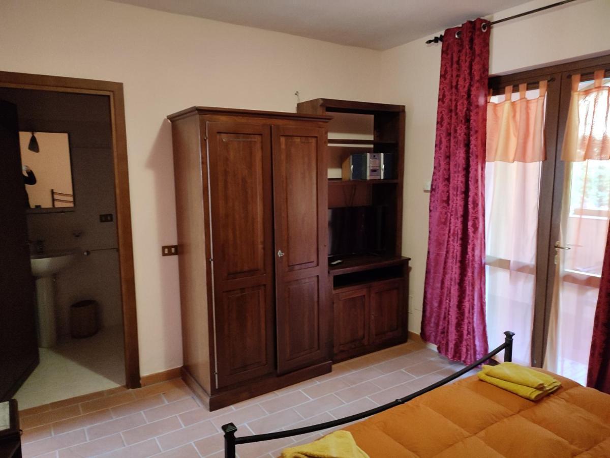 B&B Casale Roshlee Gualdo Cattaneo Εξωτερικό φωτογραφία