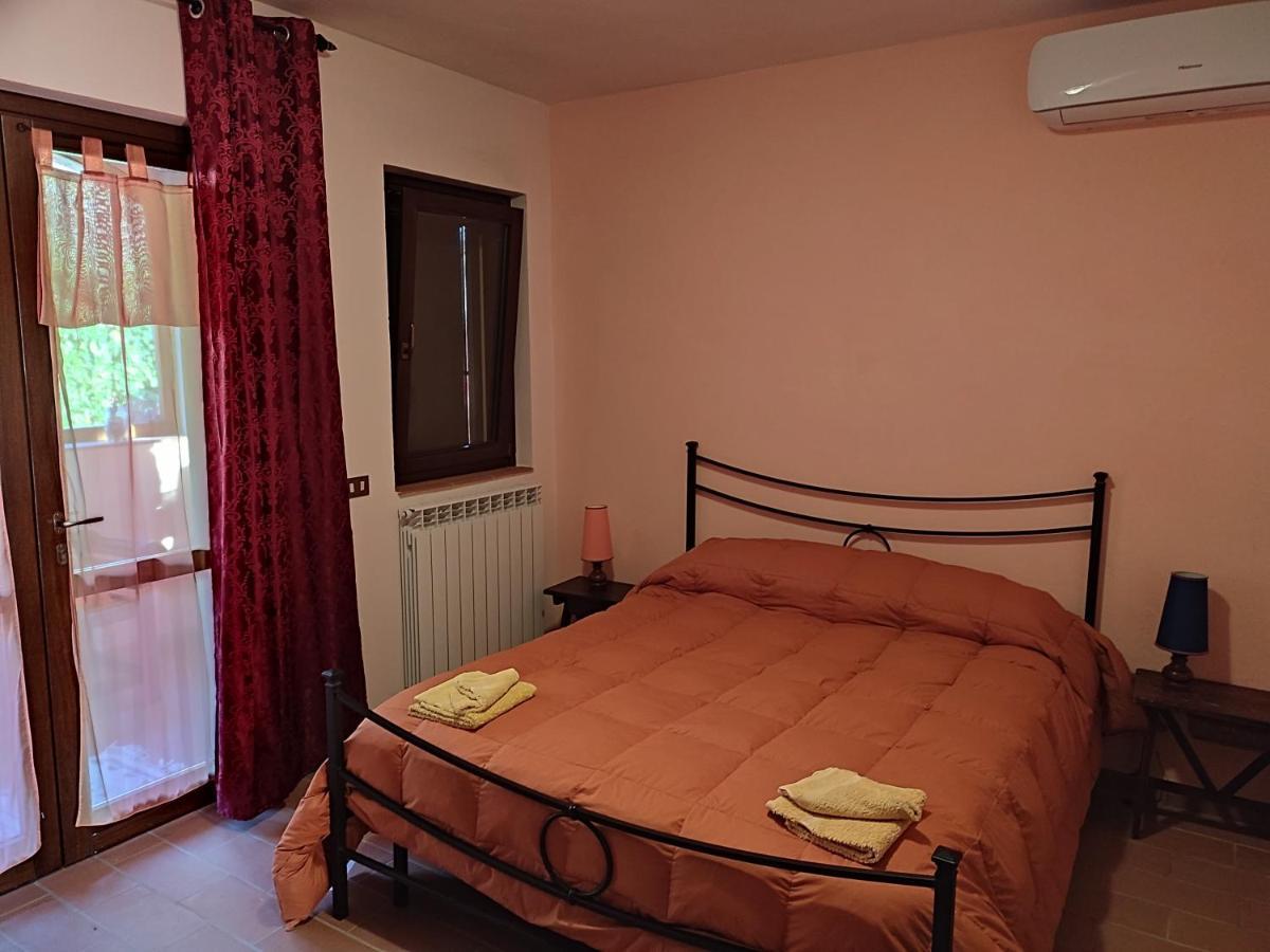 B&B Casale Roshlee Gualdo Cattaneo Εξωτερικό φωτογραφία