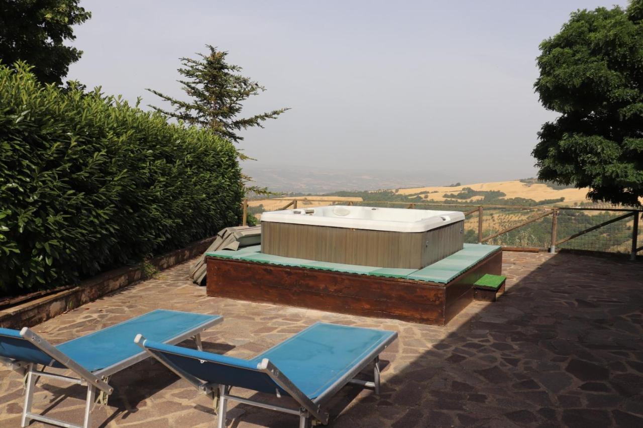 B&B Casale Roshlee Gualdo Cattaneo Εξωτερικό φωτογραφία