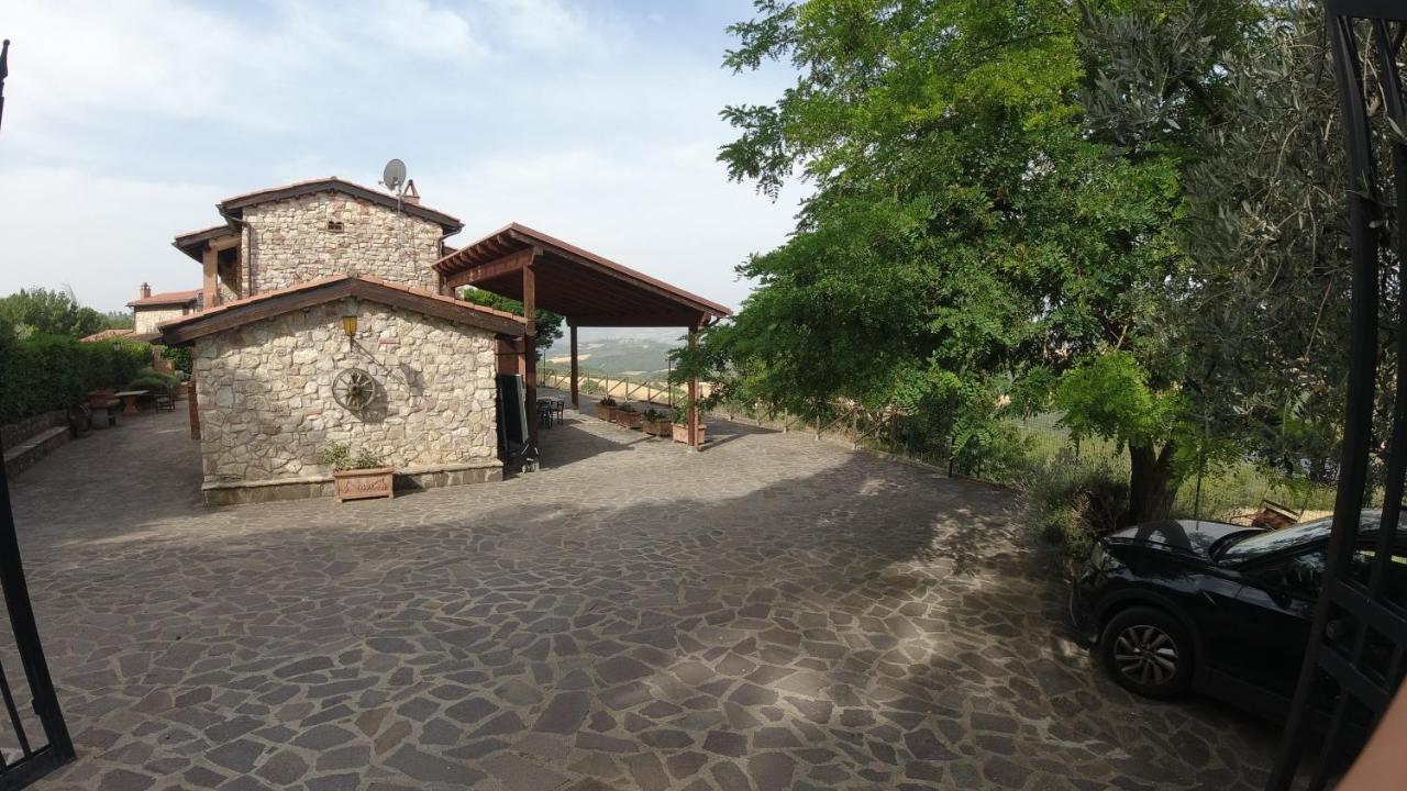 B&B Casale Roshlee Gualdo Cattaneo Εξωτερικό φωτογραφία